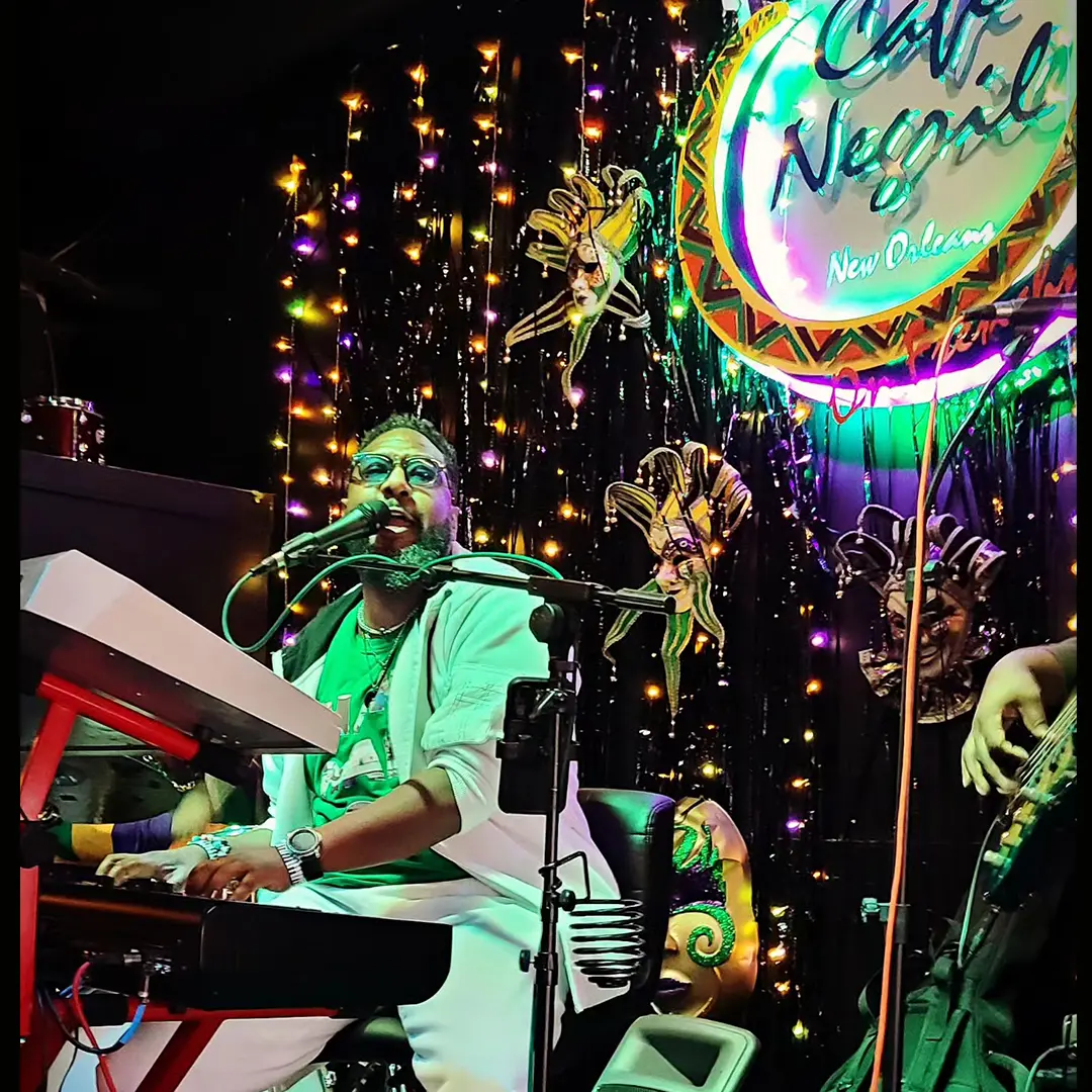 Cafe Negril scene 2