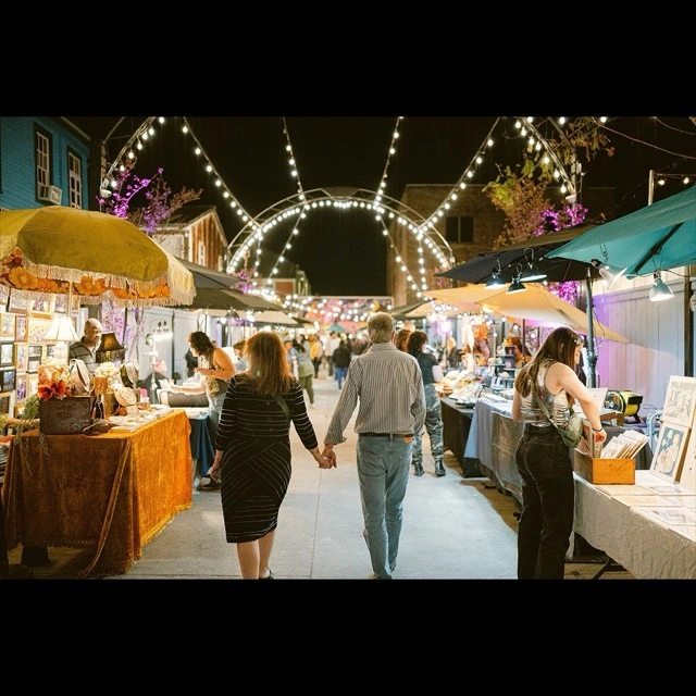 Frenchmen Art Market scene 1