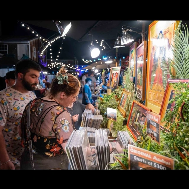 Frenchmen Art Market scene 2