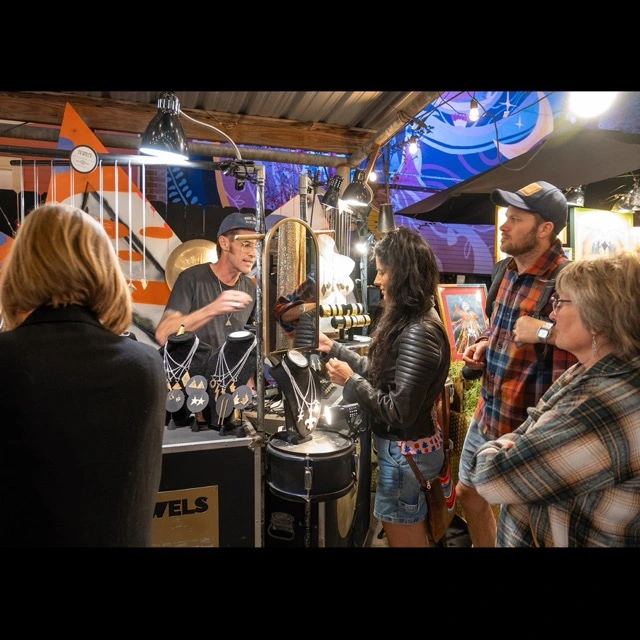 Frenchmen Art Market scene 6